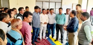 एसडीएम के आश्वासन के बाद लेखपालों की हड़ताल समाप्त