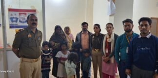 पाँच नाबालिग लावारीस बच्चों को उनके माता- पिता को सौप गया