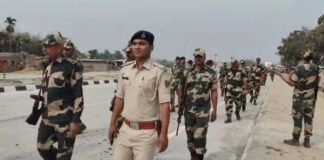 गंधर्वडांगा पुलिस व बीएसएफ द्वारा थाना क्षेत्र में किया गया फ्लैग मार्च व छापेमारी