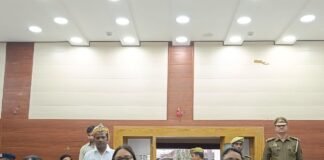 किसी भी धर्म जाति के खिलाफ न करें गलत कमेंट- डीएम