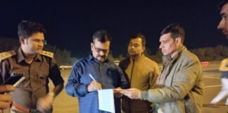 डीएम वार रूम गौतम बुद्ध नगर से।