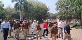 डीएम वार रूम गौतम बुद्ध नगर से